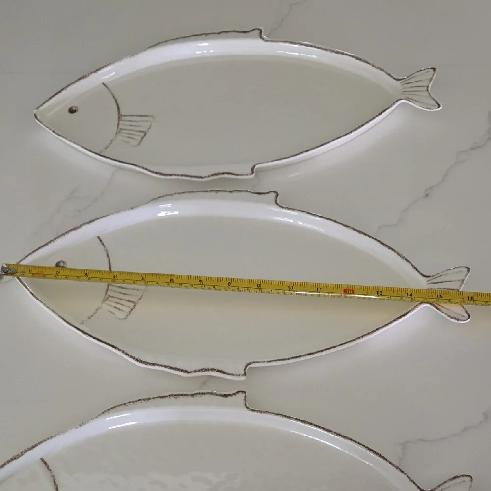 White Fish-Shaped Melamine Plates Set Of 4